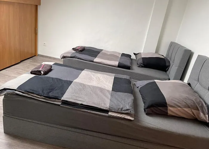 Apartment Gross 4 Zimmer 8 Einzelbetten Stellplatz Wifi